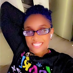 Meet your Posher, Jenee